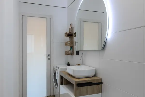 Bilocale vista Alpi Grugliasco — bagno con doccia