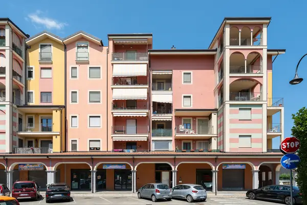 Turin Airport apt F — facciata della residenza a Torino nord