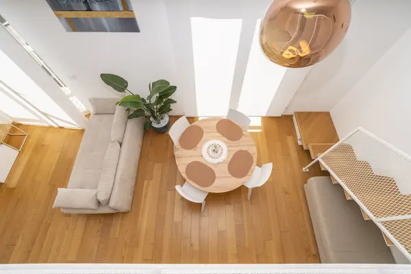 Loft Frola — il living visto dal soppalco