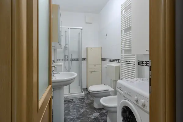 Turin Airport apt G — bagno